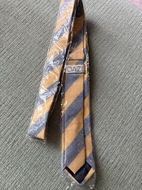 BRAND NEW Dash Men's Yellow and Gray Striped Silk Tie
